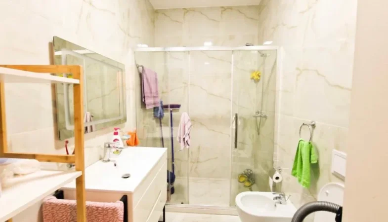 Tirane, shitet apartament 1+1 Kati 3, 70 m² 217.000 € (KOMUNA E PARISIT)