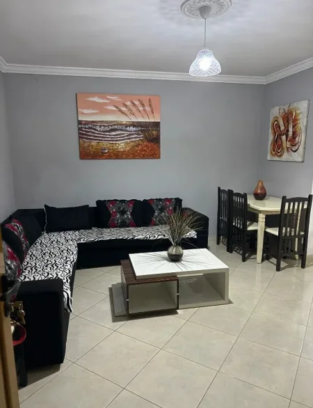 Tirane, jepet me qera apartament 1+1+Aneks+Ballkon Kati 1, 65 m² 400 € (porcelan)