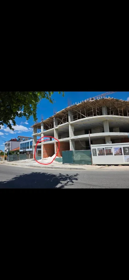 Tirane, shitet ambjent biznesi Kati 0, 77 m² 191.250 € (daku 2 la viola rezidence)