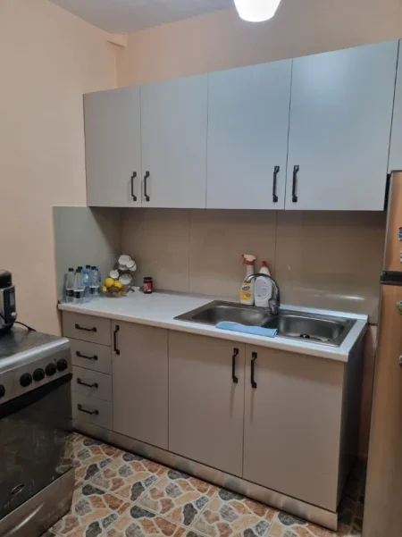 Tirane, jepet me qera apartament 1+1 Kati 2, 56 m² (rruga e dibres)