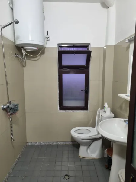 Tirane, jepet me qera apartament 1+1 Kati 2, 56 m² (rruga e dibres)