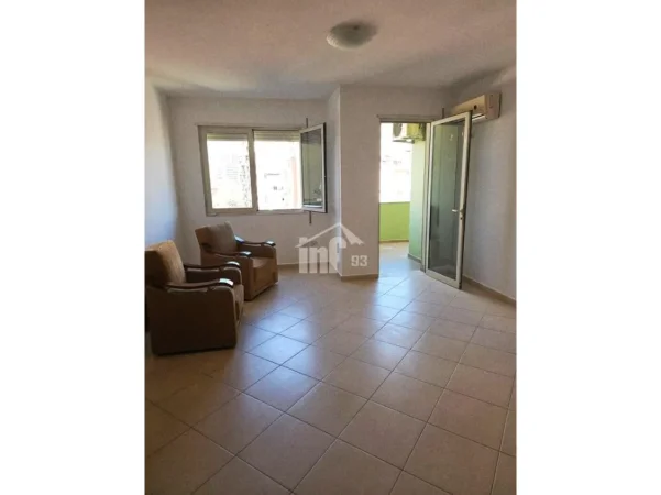 Tirane, jepet me qera zyre Kati 4, 125 m² 1.000 € (NË RRUGËN E “ELBASANIT”)