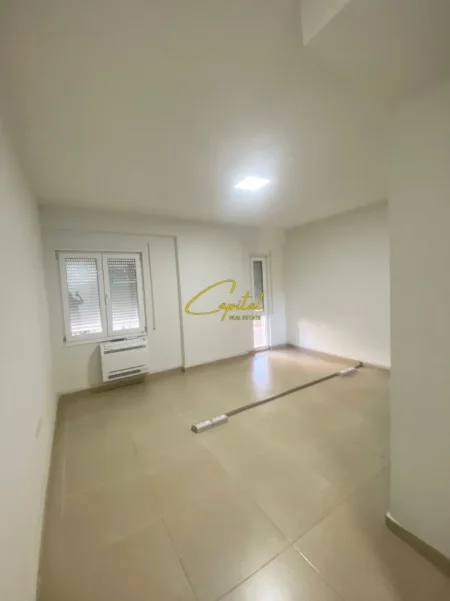 Tirane, jepet me qera ambjent biznesi Kati 2, 93 m² 1.000 € (RRUGA E KOSOVAREVE)