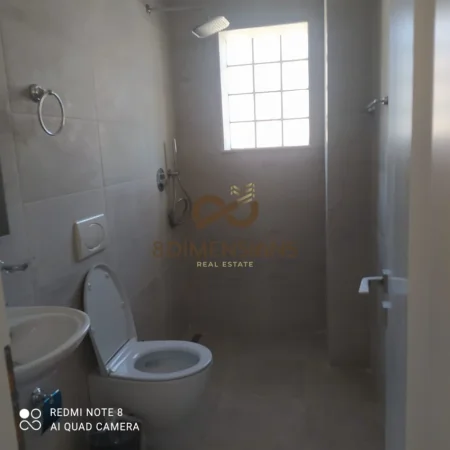 Tirane, jepet me qera apartament 1+1+Ballkon Kati 2, 62 m² 350 € (shkoze)