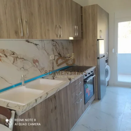 Tirane, jepet me qera apartament 1+1+Ballkon Kati 2, 62 m² 350 € (shkoze)