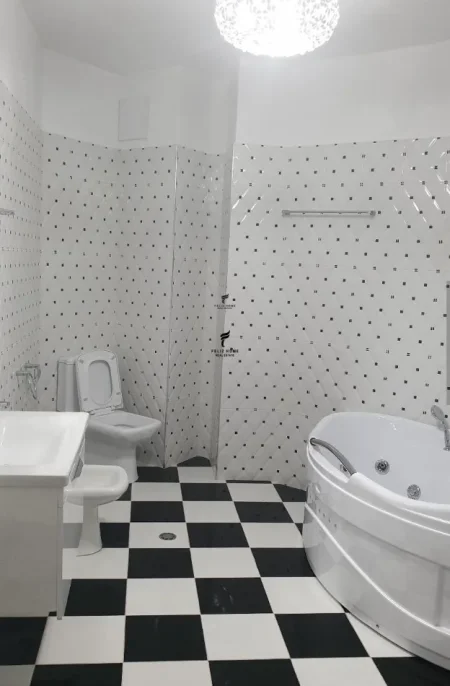 Tirane, shitet apartament 3+1 Kati 2, 211 m² 350.000 € (LIQENI ARTIFICIAL)