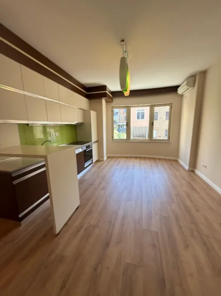 Tirane, shitet apartament 1+1+Ballkon Kati 3, 67 m² 163.000 € (Rruga Mine Peza)