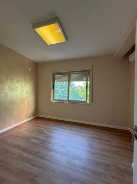 Tirane, shitet apartament 2+1+Ballkon Kati 3, 98 m² 234.000 € (Rruga Mine Peza)