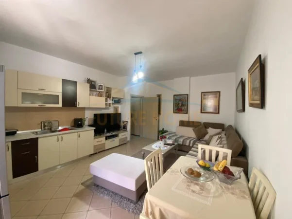 Tirane, shitet apartament 2+1 Kati 3, 88 m² 130.000 € (Fresku, prane Restorant Freskut)
