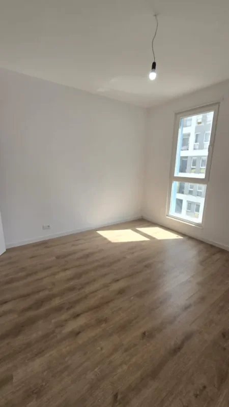 Tirane, jepet me qera zyre Kati 3, 350 € (qtu)