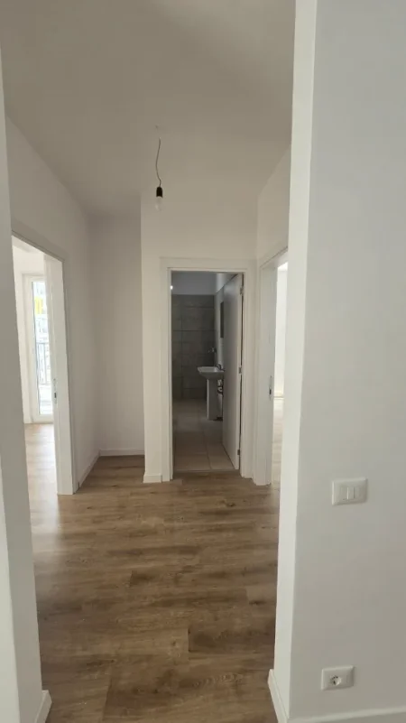 Tirane, jepet me qera apartament 2+1 Kati 3, 350 € (qtu)