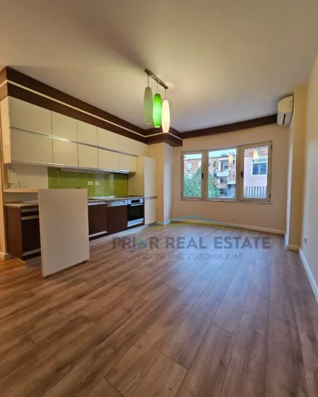 Tirane, shitet apartament 1+1 Kati 3, 163.000 € 