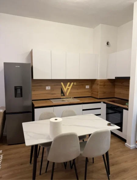 Tirane, jepet me qera apartament 1+1+Ballkon Kati 2, 65 m² 450 € (ALI DEMI)