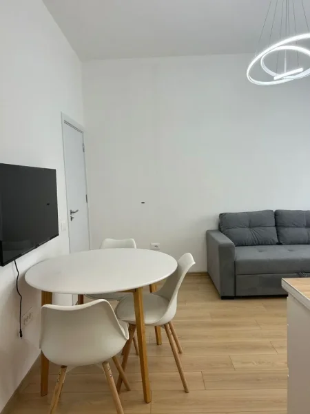 Tirane, jepet me qera apartament 1+1 Kati 3, 50 m² 400 € (ALI DEMI)