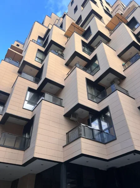 Tirane, shitet apartament 1+1 Kati 6, 258.000 € 