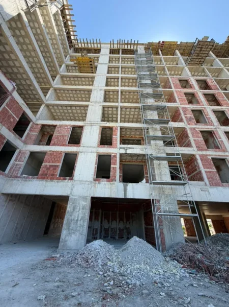 Tirane, shitet apartament 2+1+Ballkon Kati 3, 93 m² 76.560 € (Kamez) OKAZION
