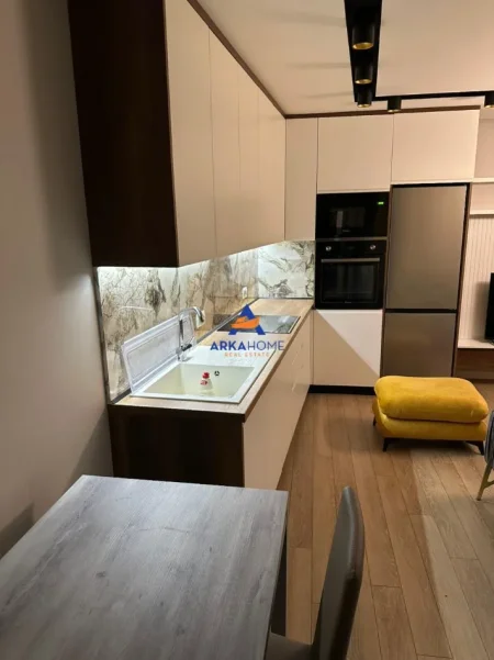 Tirane, jepet me qera apartament 1+1+Ballkon Kati 4, 62 m² 526 € 