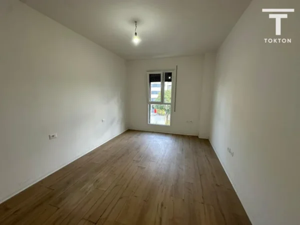 Tirane, jepet me qera apartament 2+1 Kati 2, 100 m² 570 € (don bosko)