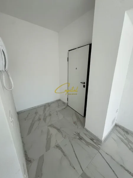 Tirane, jepet me qera zyre Kati 1, 70 m² 500 € (LAPRAKE)