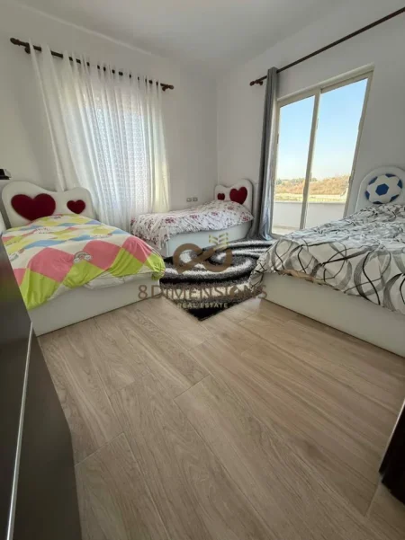 Tirane, jepet me qera apartament 3+1+Ballkon Kati 2, 90 m² 650 € (shkoze)