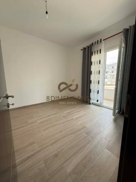 Tirane, jepet me qera apartament 3+1+Ballkon Kati 2, 90 m² 650 € (shkoze)