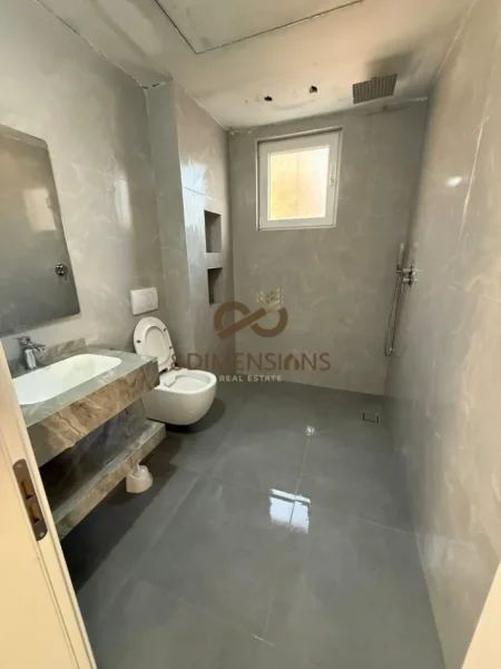 Tirane, jepet me qera apartament 3+1+Ballkon Kati 2, 90 m² 650 € (shkoze)