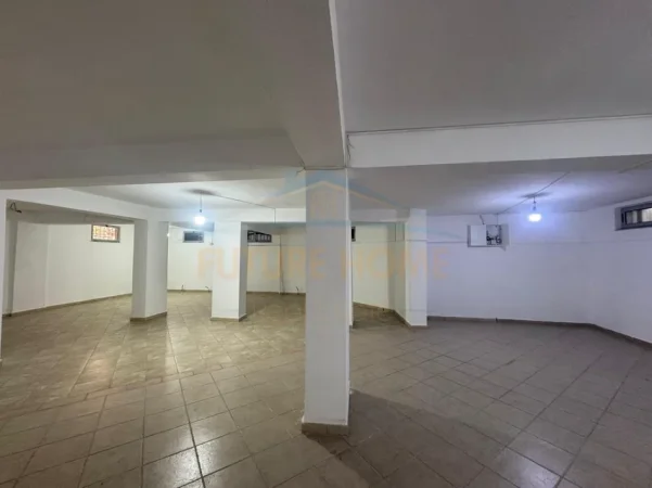 Shqiperi, jepet me qera magazine Kati -1, 130 m² 600 € (RRUGA E KAVAJES)