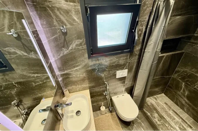 Tirane, shitet 2 Katshe , 498 m² (Hamallaj)