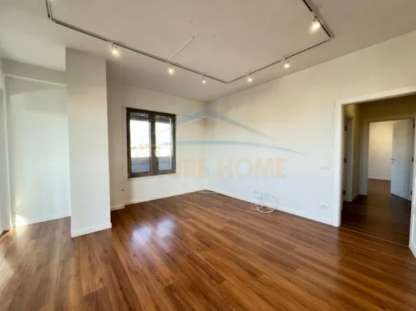 Tirane, jepet me qera ambjent biznesi Kati 10, 105 m² 1.800 € (Bllok)