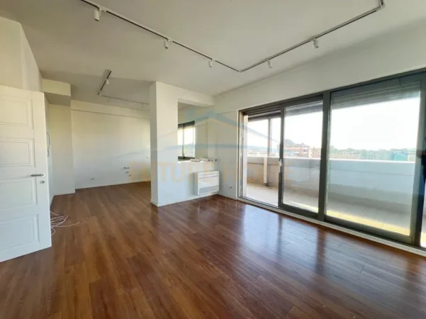 Tirane, jepet me qera ambjent biznesi Kati 10, 105 m² 1.800 € (Bllok)