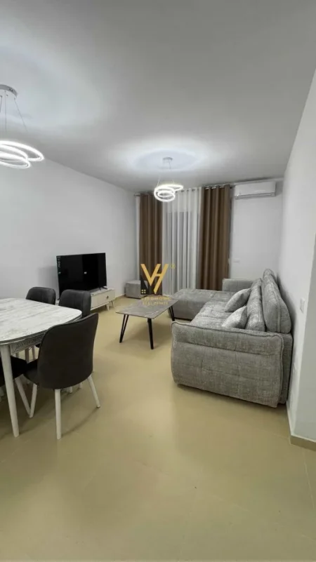 Tirane, jepet me qera apartament 2+1+Ballkon Kati 6, 107 m² 720 € (ISH PARKU)