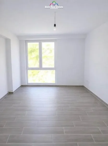Tirane, jepet me qera zyre Kati 2, 94 m² 430 € (5 maji)