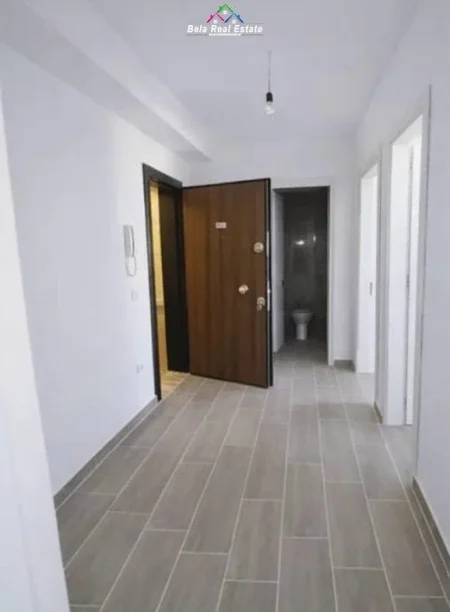 Tirane, jepet me qera zyre Kati 2, 94 m² 430 € (5 maji)