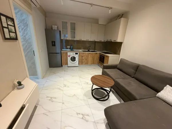 Tirane, jepet me qera apartament 1+1 Kati 1, 50 m² 400 € 