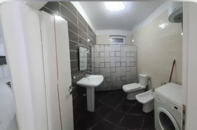 Tirane, jepet me qera apartament 1+1+Ballkon Kati 1, 65 m² 500 € 