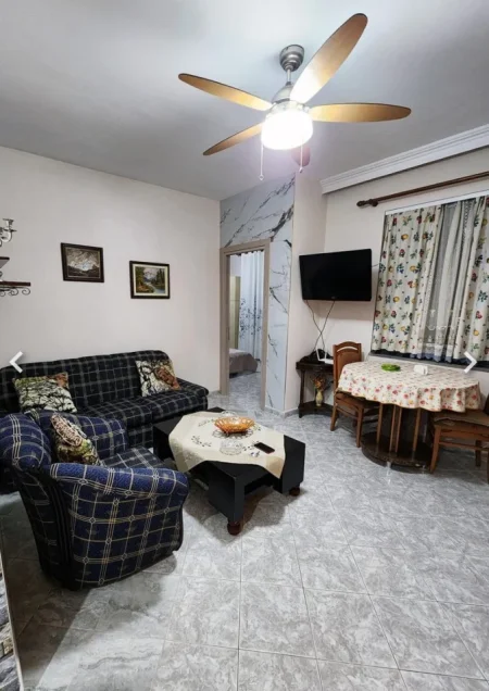 Tirane, jepet me qera apartament 1+1 Kati 1, 50 m² 400 € (Fabrika E Miellit)