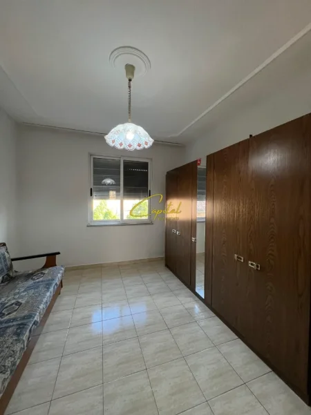 Tirane, jepet me qera apartament 2+1 Kati 4, 85 m² 500 € (PAZARI I RI)