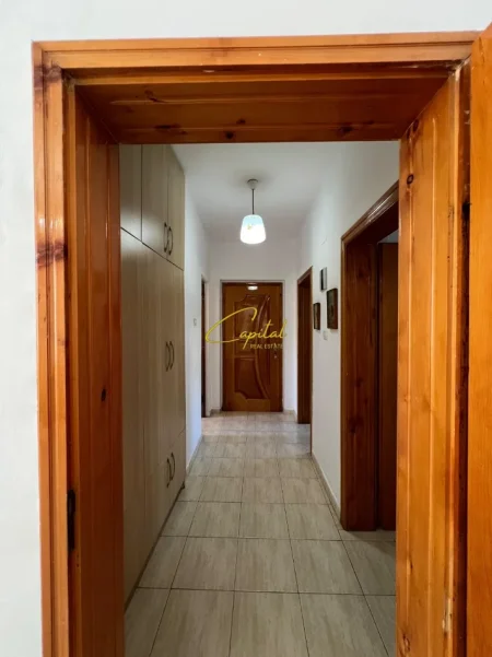 Tirane, jepet me qera apartament 2+1 Kati 4, 85 m² 500 € (PAZARI I RI)
