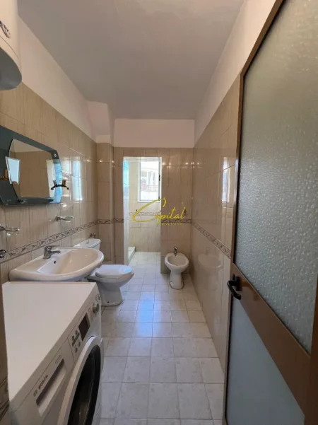 Tirane, jepet me qera apartament 2+1 Kati 4, 85 m² 500 € (PAZARI I RI)