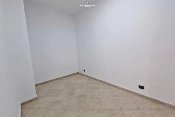 Tirane, jepet me qera zyre Kati 1, 80 m² 1.010 € (Rruga Myslym Shyri)