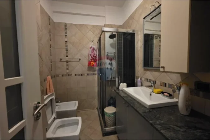 Tirane, shitet 2+1 , 130 m² 245.000 € (Rruga Rrapo Hekali)