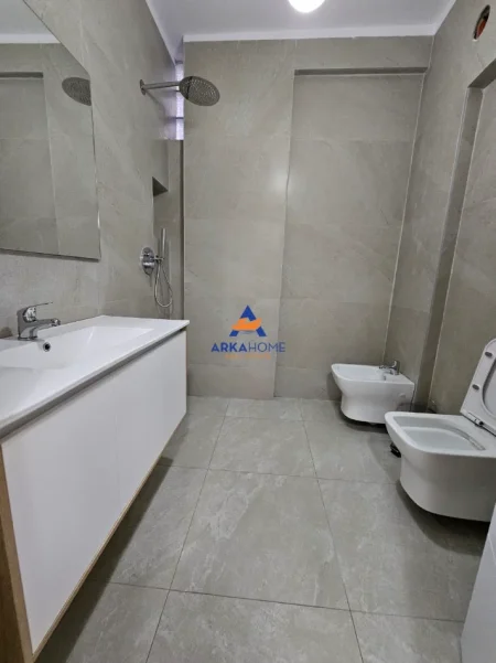 Tirane, shitet apartament 2+1+Ballkon Kati 3, 97 m² 234.000 € 