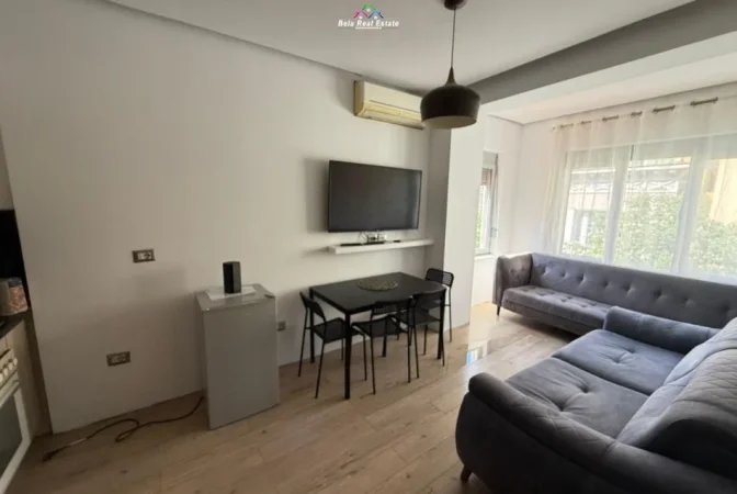 Tirane, jepet me qera garsonier 1+1 Kati 3, 64 m² 600 € (rruga e barrikadave)