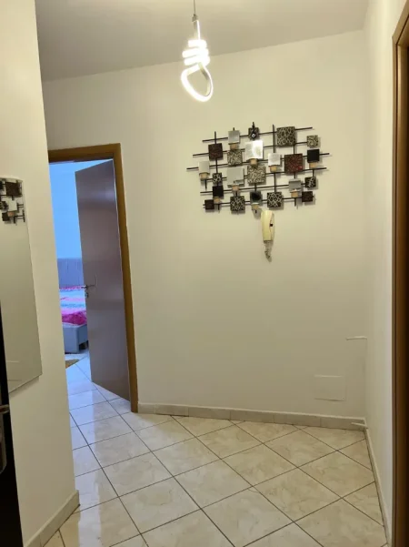 Tirane, jepet me qera apartament 1+1+Ballkon Kati 5, 65 m² 400 € 