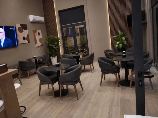 Tirane, jepet me qera bar-kafe Kati 0, 50 m² 900 € (DON BOSKO)