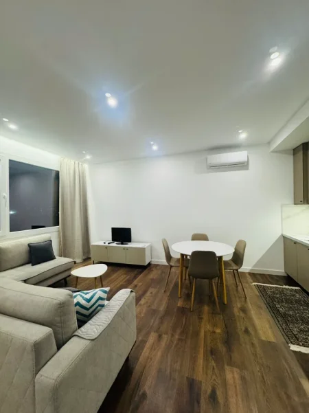 Tirane, jepet me qera apartament 1+1+Ballkon Kati 3, 70 m² 400 €