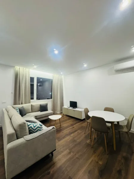 Tirane, jepet me qera apartament 1+1+Ballkon Kati 3, 70 m² 400 €