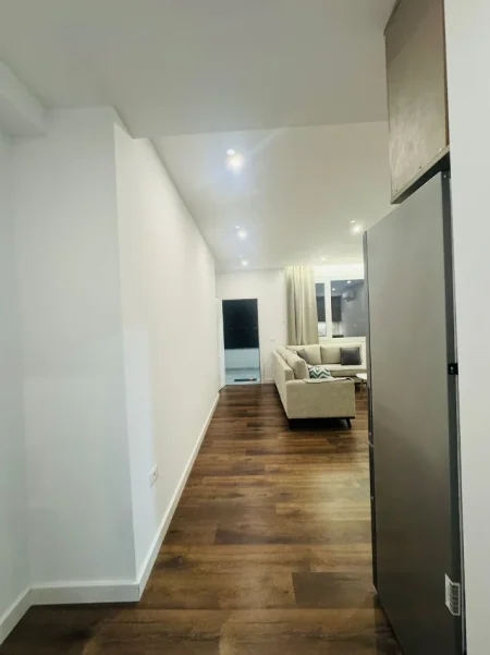 Tirane, jepet me qera apartament 1+1+Ballkon Kati 3, 70 m² 400 €