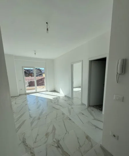 Tirane, jepet me qera apartament 1+1 Kati 1, 70 m² 500 € (Rruga Dritan Hoxha)