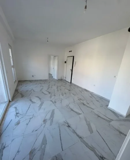 Tirane, jepet me qera apartament 1+1 Kati 1, 70 m² 500 € (Rruga Dritan Hoxha)